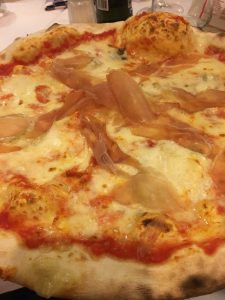 pizza gorgonzola speck