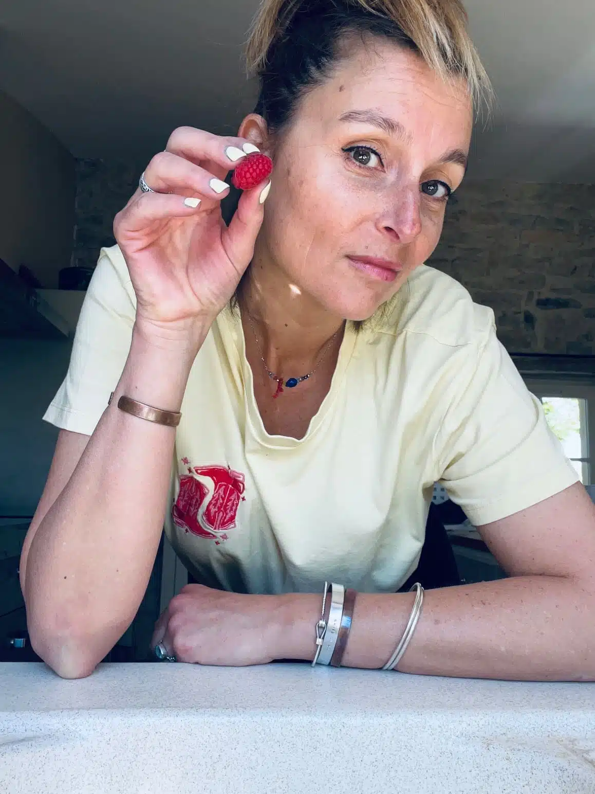 Julie Lab Blogueuse Du Sud Paillettes en Goguette